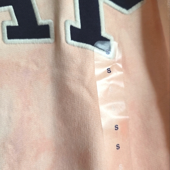 NWT! GAP,Logo Batik Patterned Sweatshirt, Peach, Size Small - Picture 4 of 6